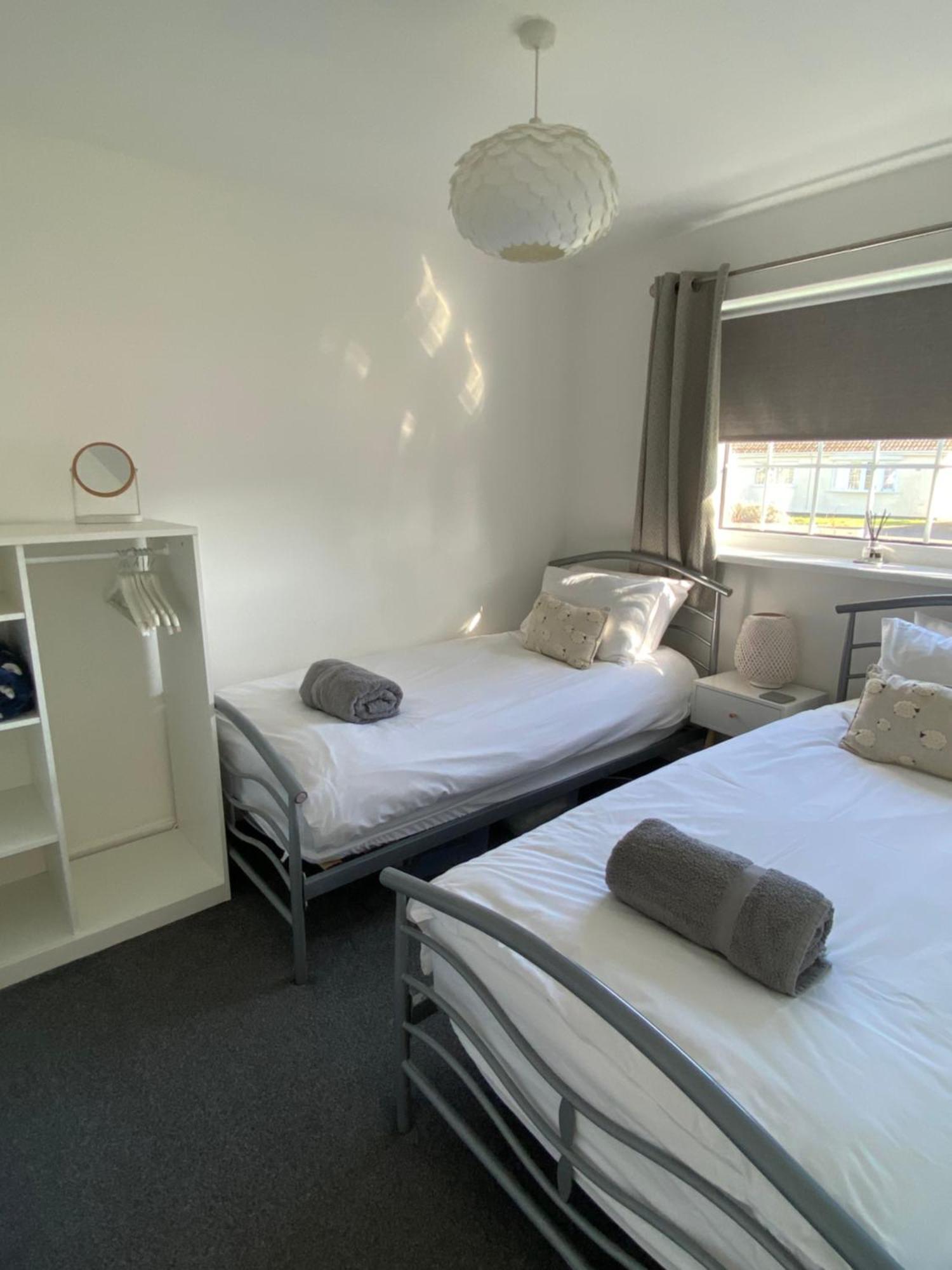 44 Gower Holiday Village Ty Gwyr Cosy 2 Bedroom Chalet Swansea Dış mekan fotoğraf