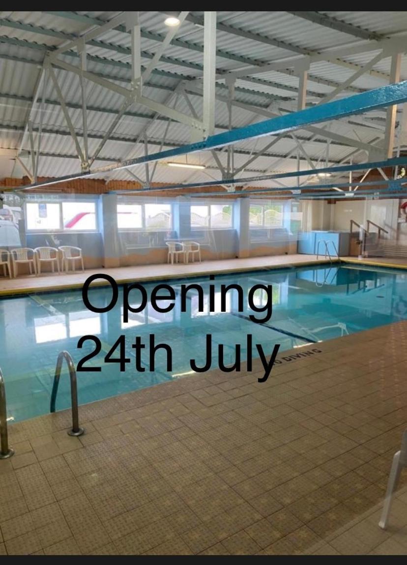 44 Gower Holiday Village Ty Gwyr Cosy 2 Bedroom Chalet Swansea Dış mekan fotoğraf